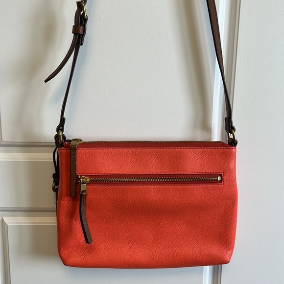 Leather Fossil cross body bag. - Picture 2 of 3